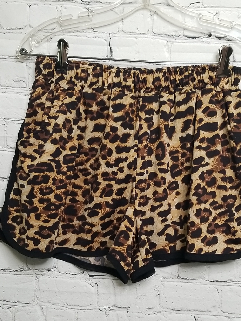 Unknown designer womens running shorts size 2XLARGE w/ pockets EUC